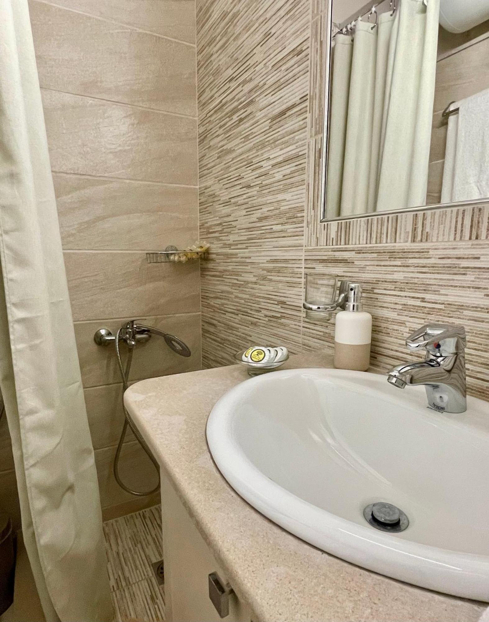 Remvi Deluxe Apartment 104 With Sea View Karpathos Buitenkant foto